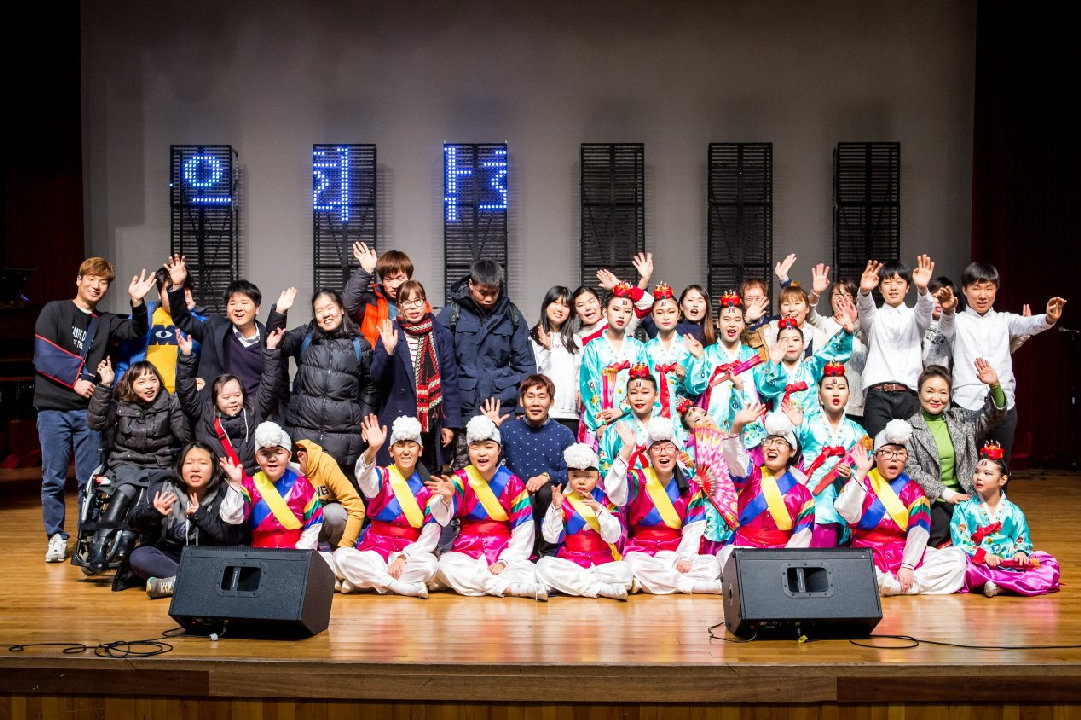 단체사진.jpg